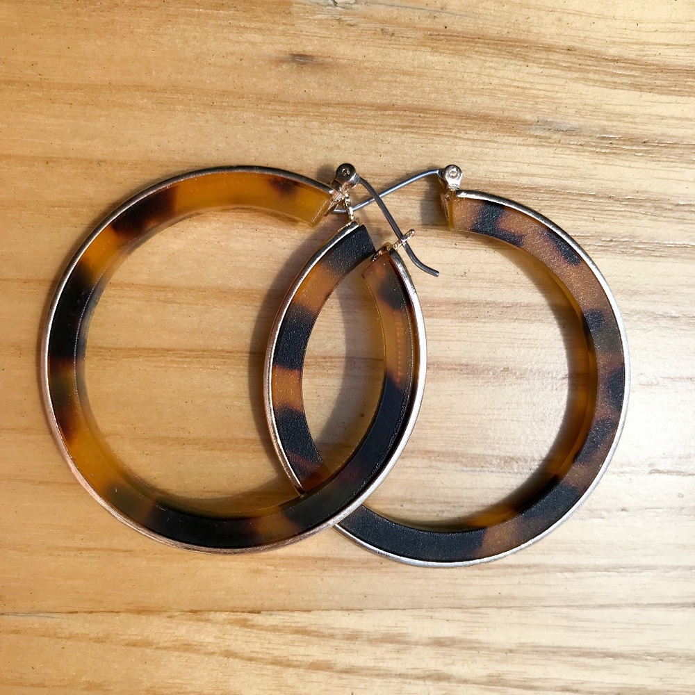 Tortoise Hoop Earrings- Style On The Spot